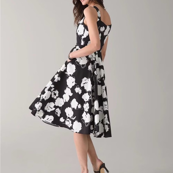 WHITE HOUSE BLACK MARKET Black and White Floral Fit and Flare Dress - Picture 2 of 9